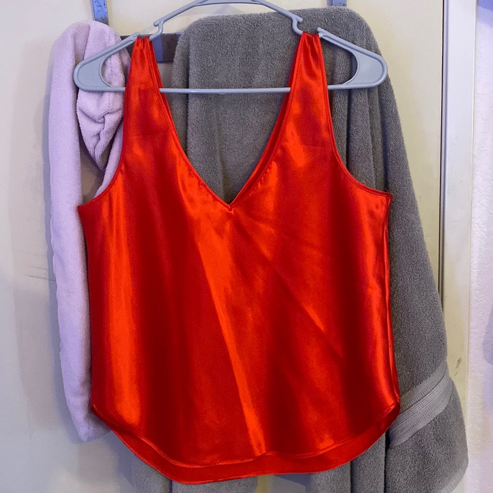 Red sexy satin top 💋